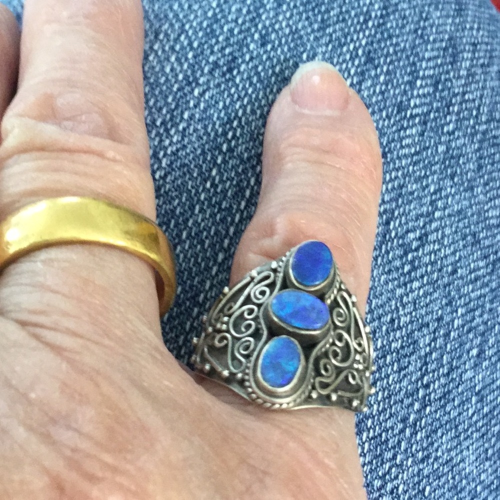 Stunning sterling and blue opal ring. - Picture 5 of 6